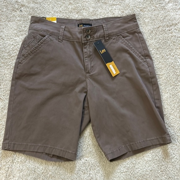 Lee Straight Fit Bermuda Shorts Tan/Brown Size 6 NWT - Picture 1 of 8